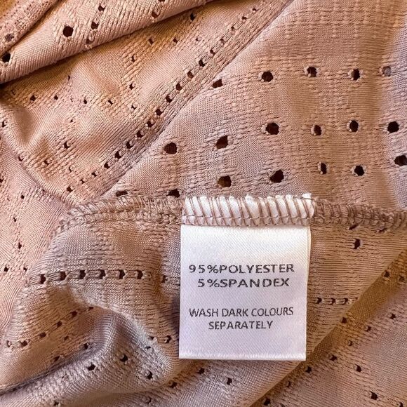 NWT eyelet top with ruffle sleeves, light pink - Picture 6 of 6